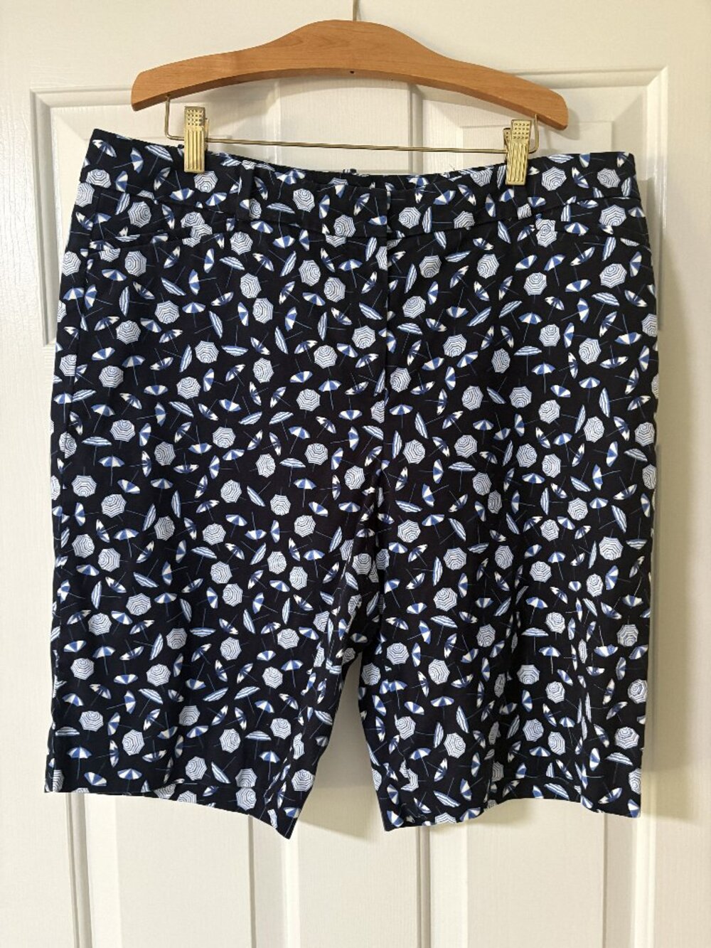 Talbots umbrella print Bermuda shorts, size 12
